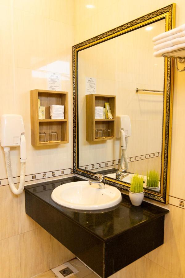 Hoang Loc Hotel 부온마투옷 외부 사진