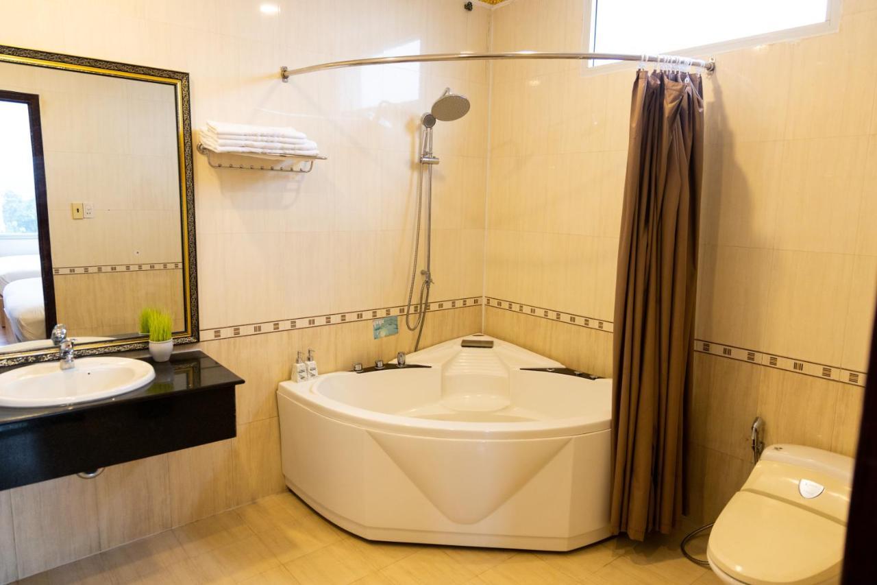 Hoang Loc Hotel 부온마투옷 외부 사진